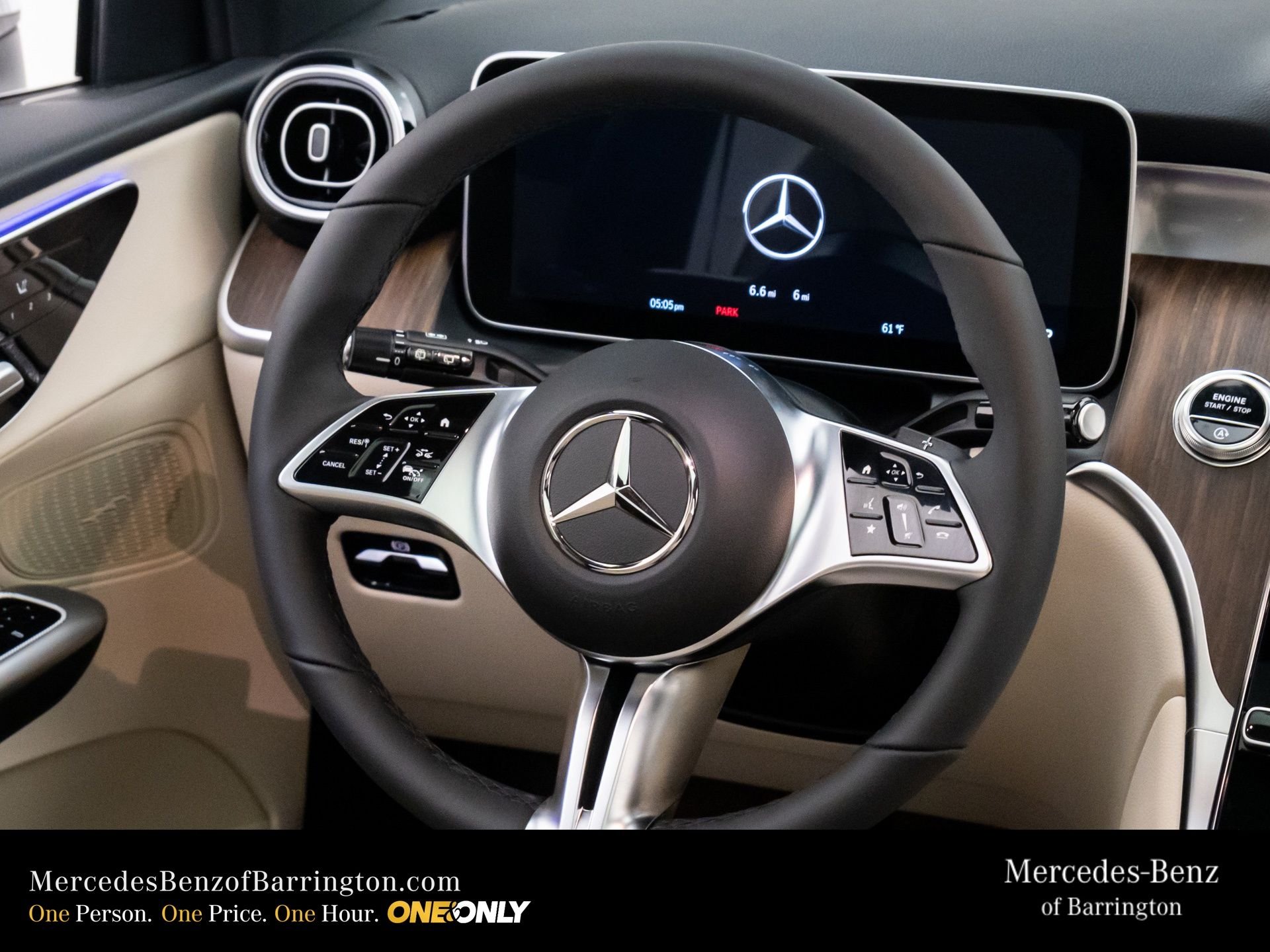 New 2026 MANUFAKTUR Moonlight White Metallic Mercedes-Benz GLC 300 image 12