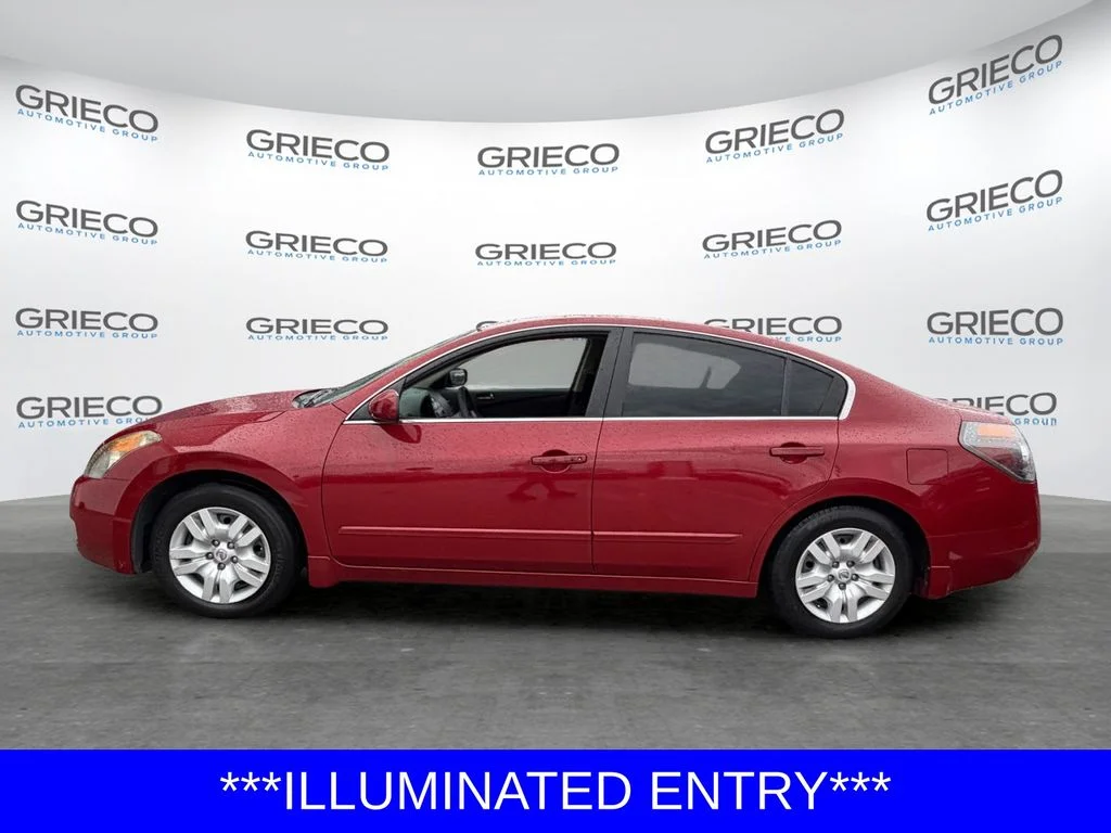 Used 2009 Red Nissan 2.5 S image 4