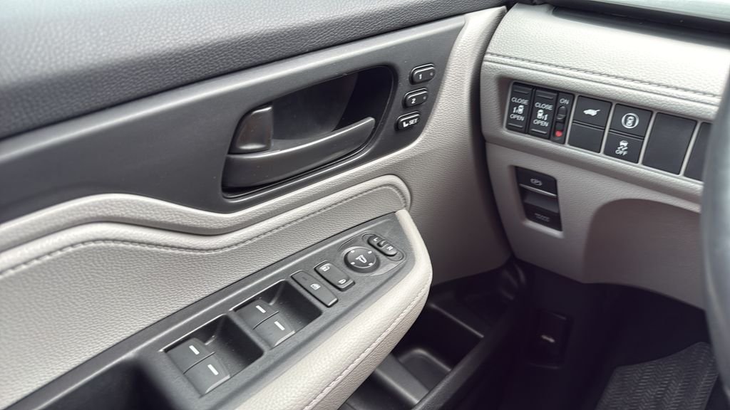2024 Honda Odyssey EX-L - Photo 20