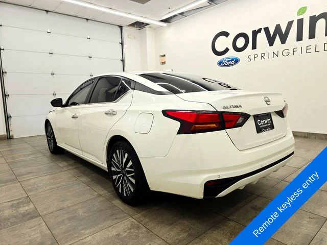 Used 2024 White Nissan 2.5 SV image 3
