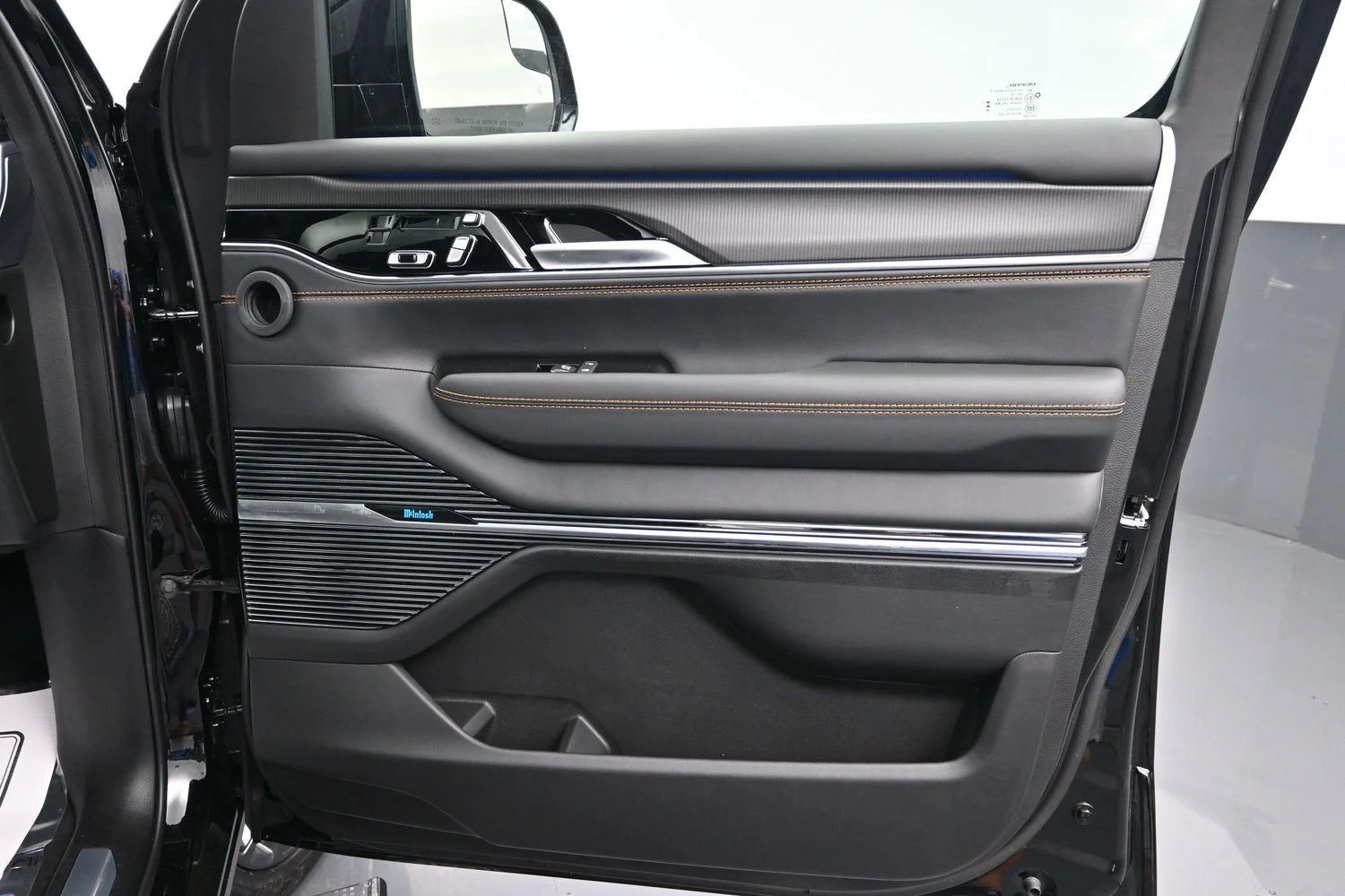 New 2026 High Gloss Black Jeep Summit Reserve image 7