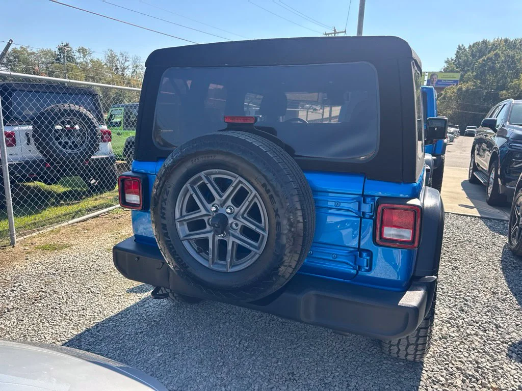 Used 2024 Blue Jeep Sport S image 3