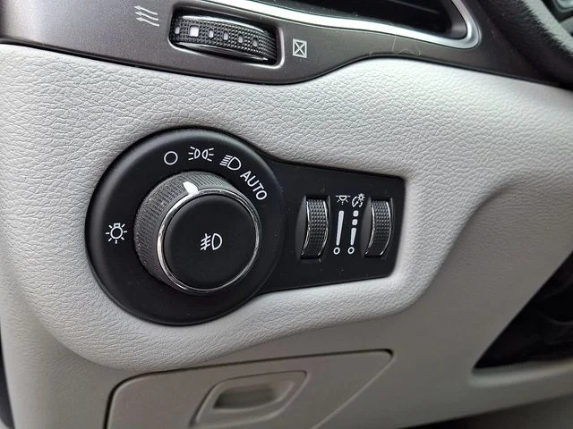 Used 2020 Red Jeep Latitude Plus image 24