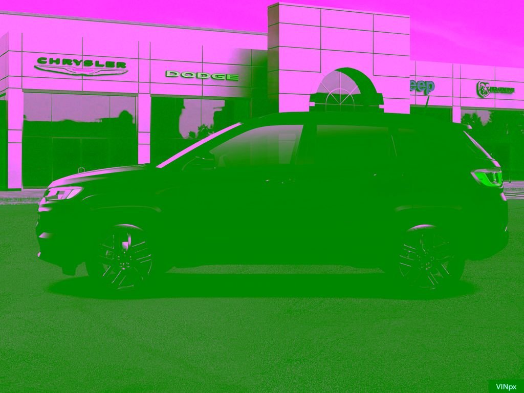 New 2026 Diamond Black Crystal Pearl-Coat Exterior Paint Jeep Limited image 3