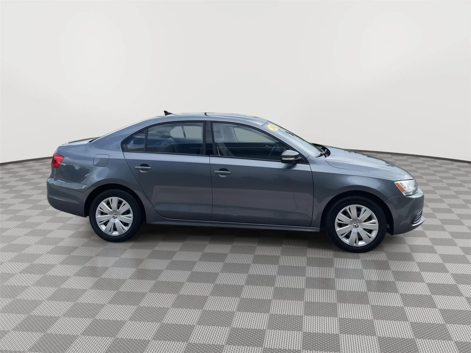 Used 2014 Platinum Gray Metallic Volkswagen SE image 3