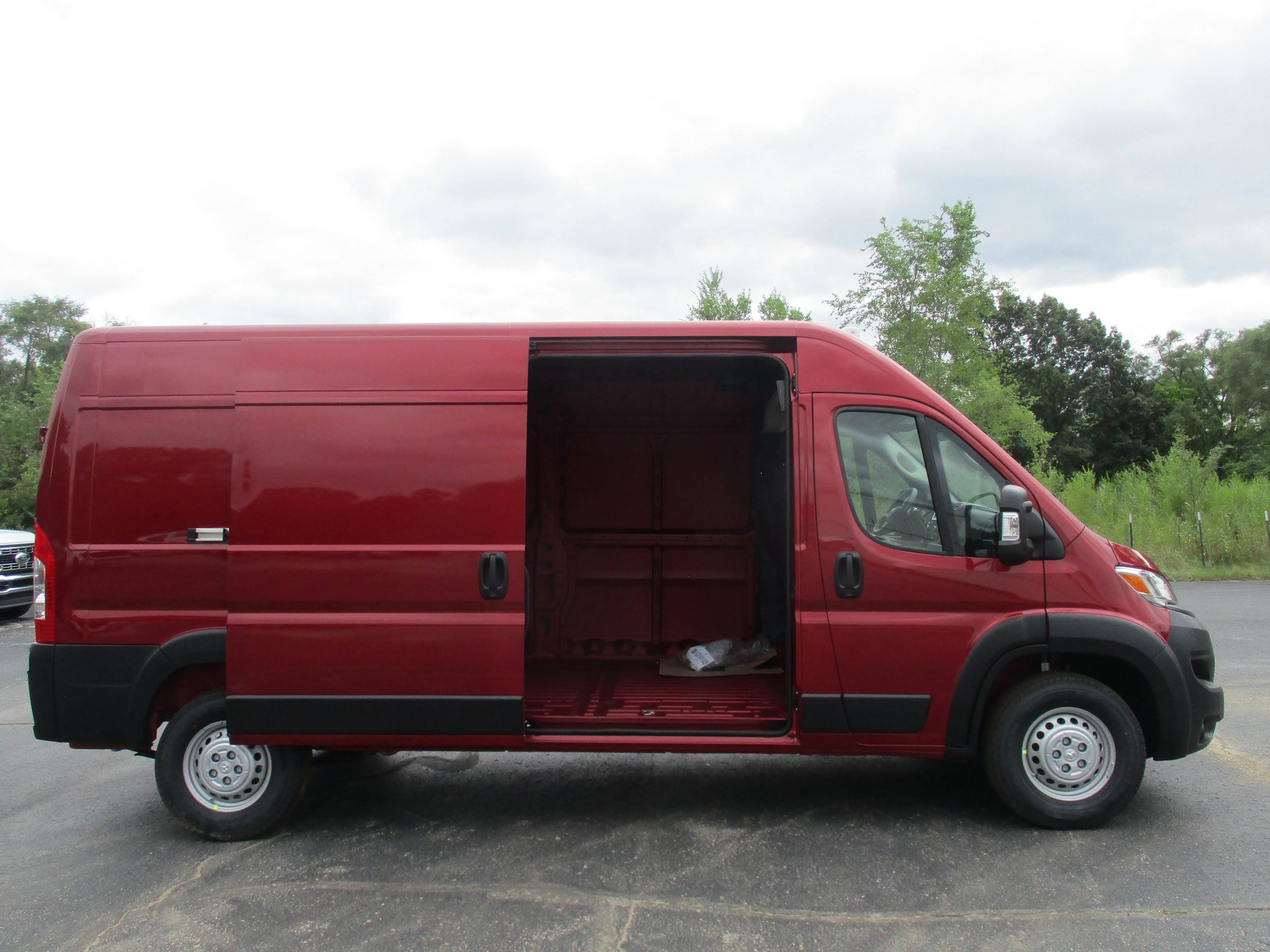 New 2026 Deep Cherry Red Crystal Pearl-Coat Exterior Paint RAM Tradesman 2500 High Roof 159 WB image 14