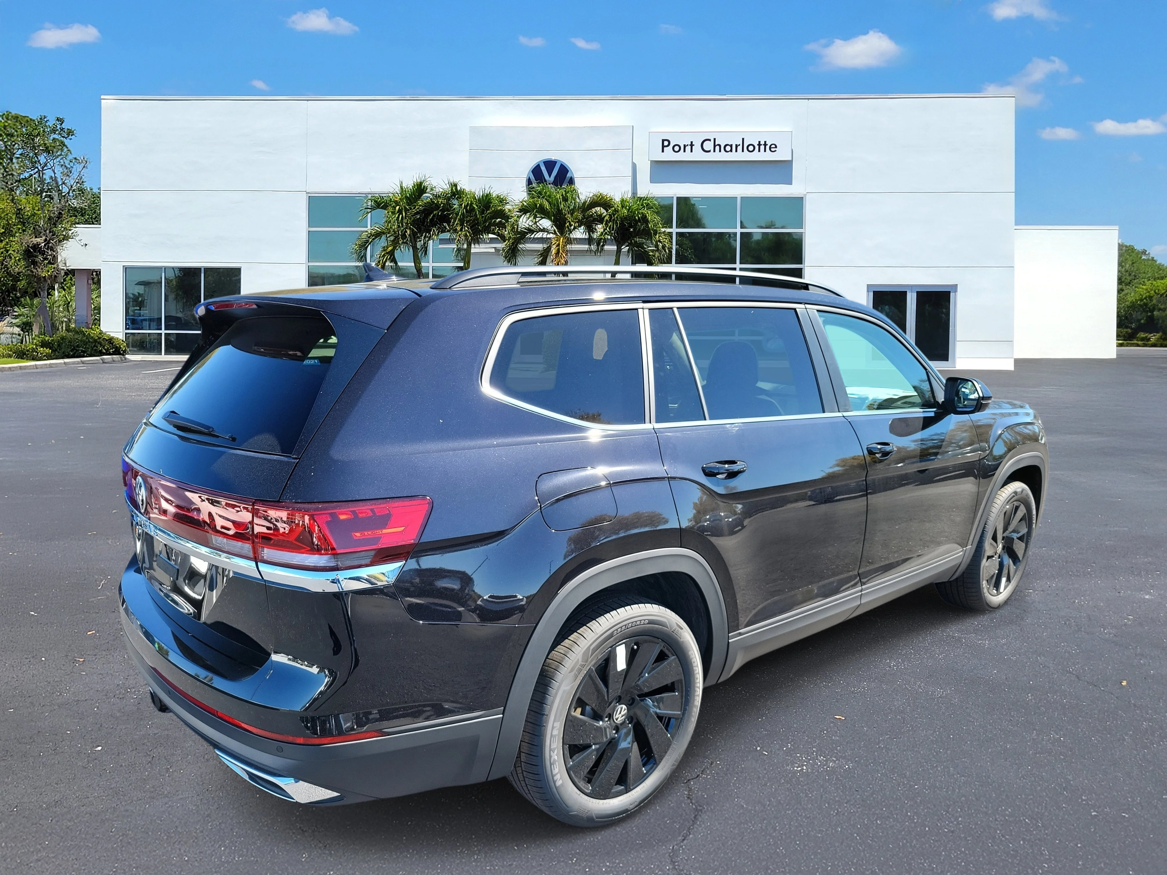 New 2026 Black Volkswagen SE w/Technology image 34
