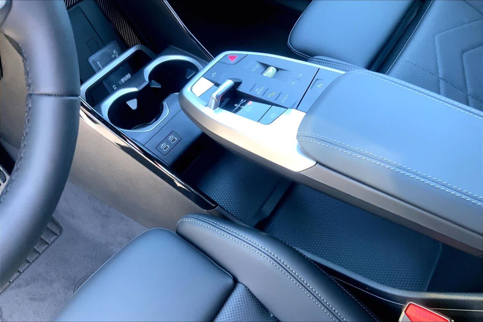 New 2026 Space Silver Metallic BMW xDrive28i image 7