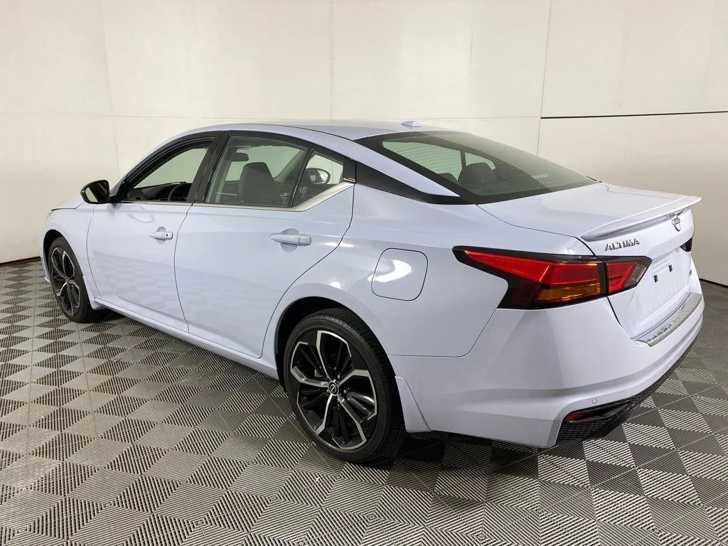 Used 2023 Pearl Nissan 2.5 SR image 8