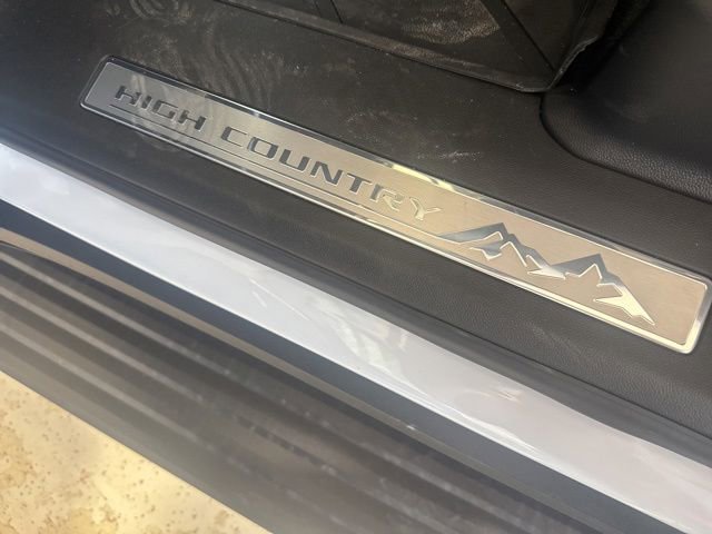 New 2026 Polar White Tricoat Chevrolet High Country image 7