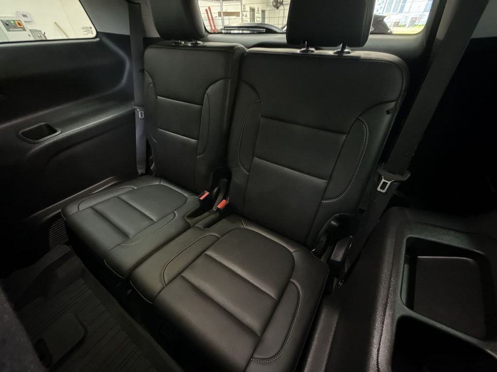 Used 2023 Summit White GMC SLT image 19