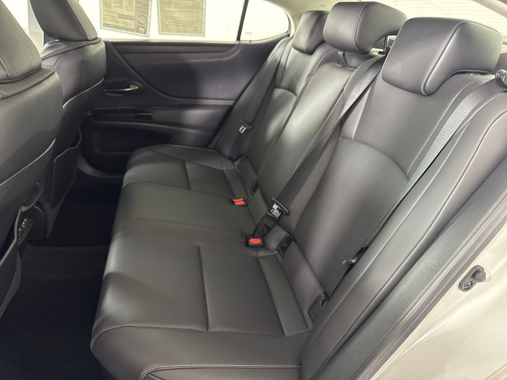 2022 Lexus ES Hybrid 300h - Photo 13