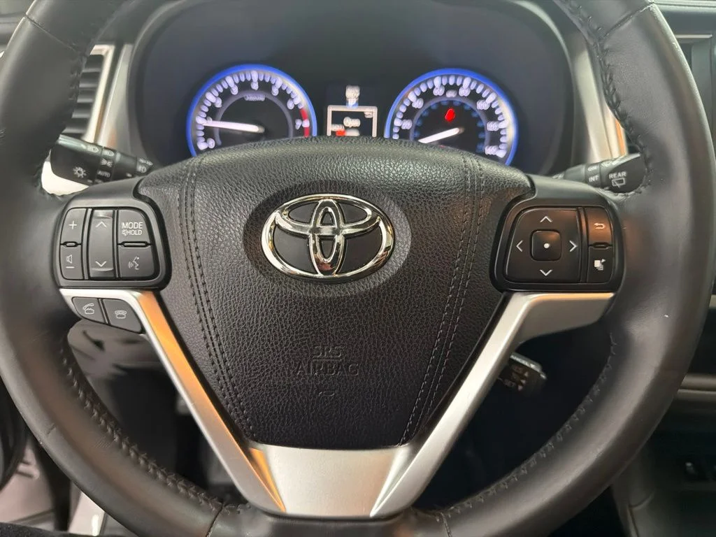 Used 2016 Gray Toyota XLE V6 image 12