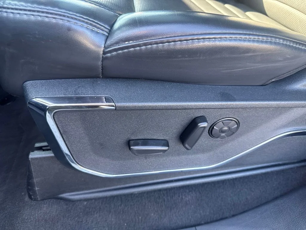 Used 2025 Black Metallic Ford Platinum image 13