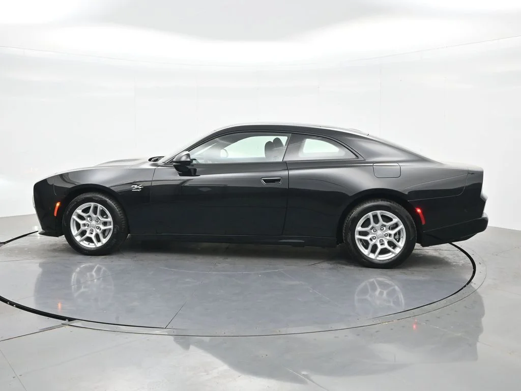 New 2025 Diamond Black Crystal Pearlcoat Dodge R/T image 10