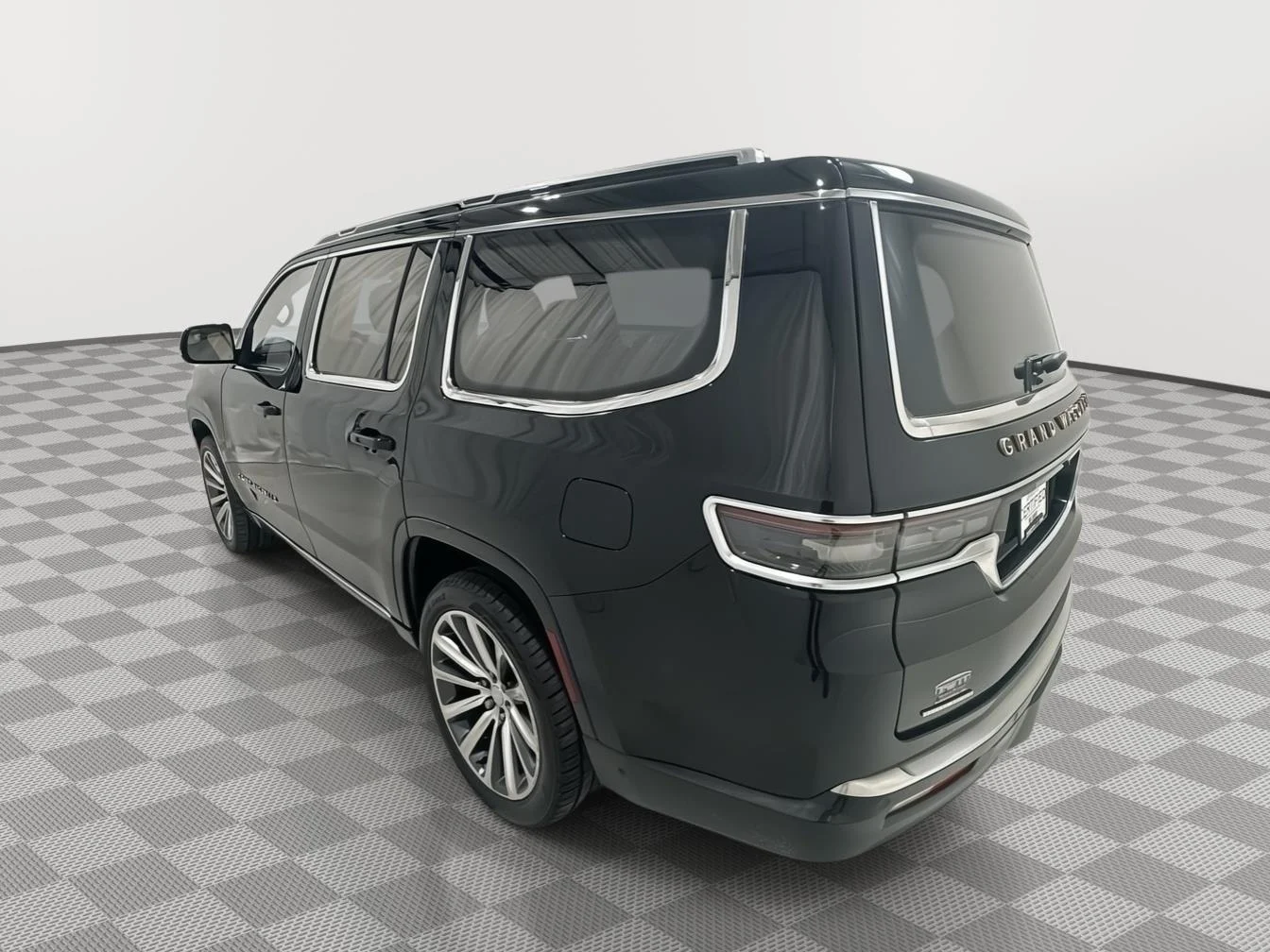 Used 2022 Diamond Black Crystal Pearl Jeep Series III image 3