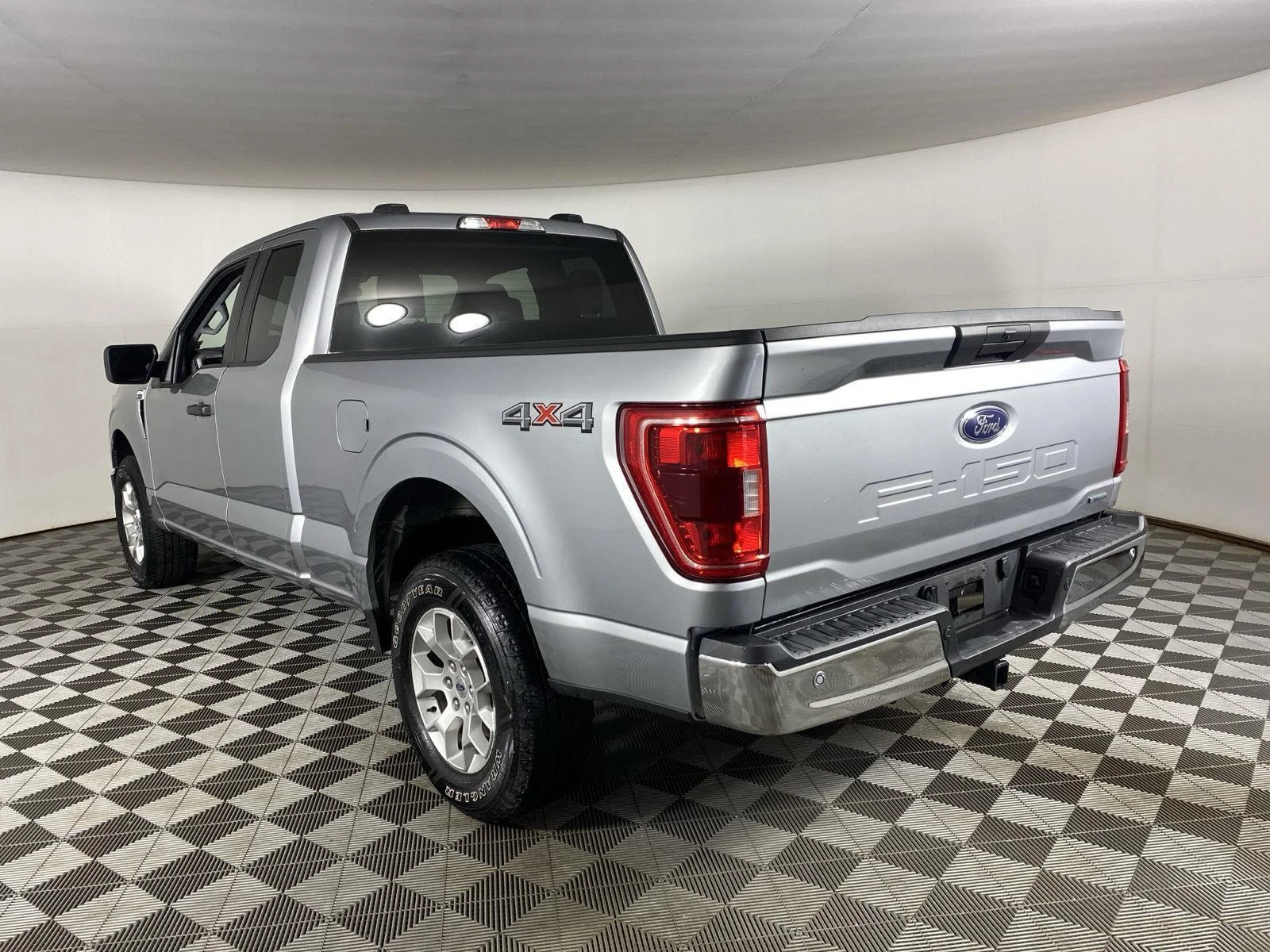 Used 2022 Iconic Silver Ford XLT image 8