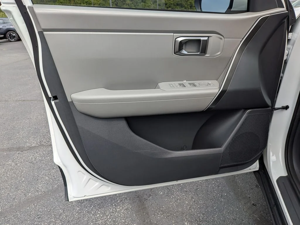 New 2027 Snow White Pearl Kia LX image 40