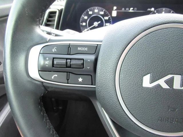 Used 2025 White Kia SX image 23