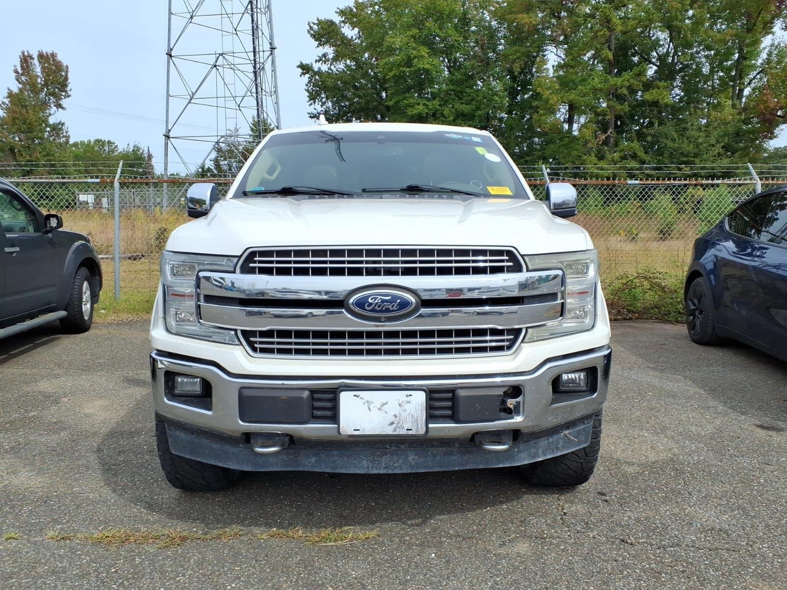 Used 2018 White Platinum Metallic Tri-Coat Ford LARIAT image 2