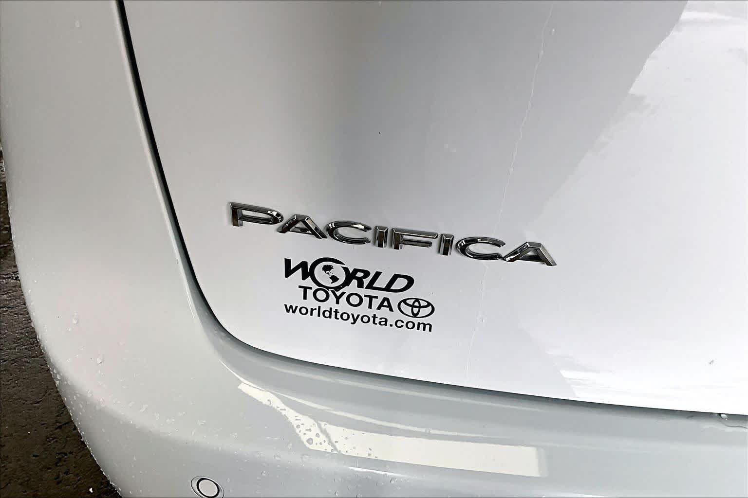 Used 2024 Bright White Clearcoat Chrysler Touring L image 10