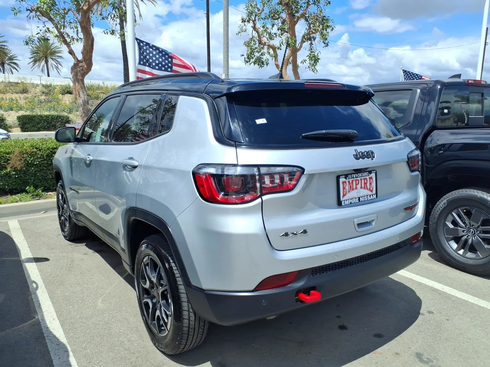 Used 2025 Silver Zynith Metallic Clearcoat Jeep Trailhawk image 18
