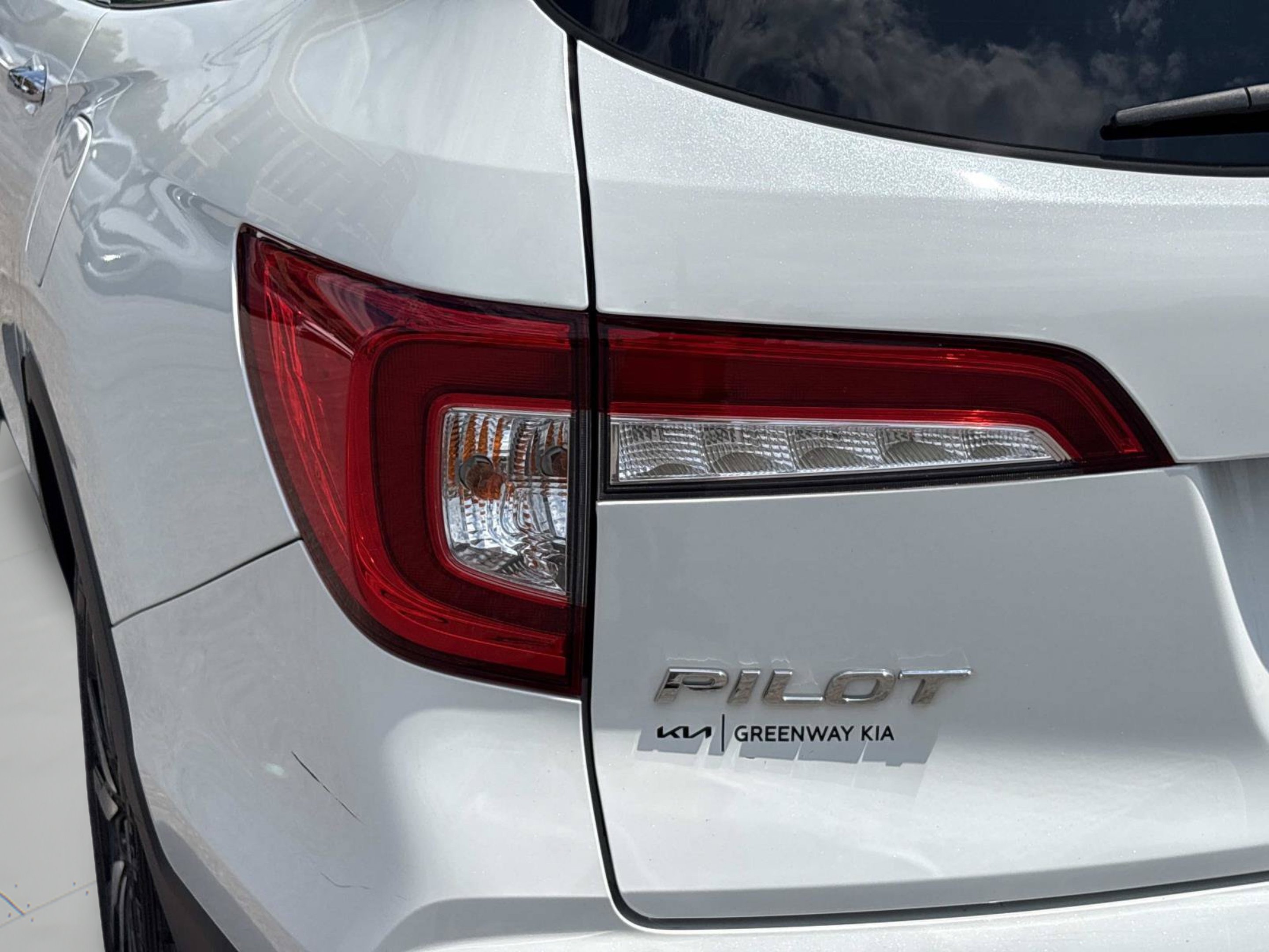 Used 2020 Platinum White Honda Touring image 37