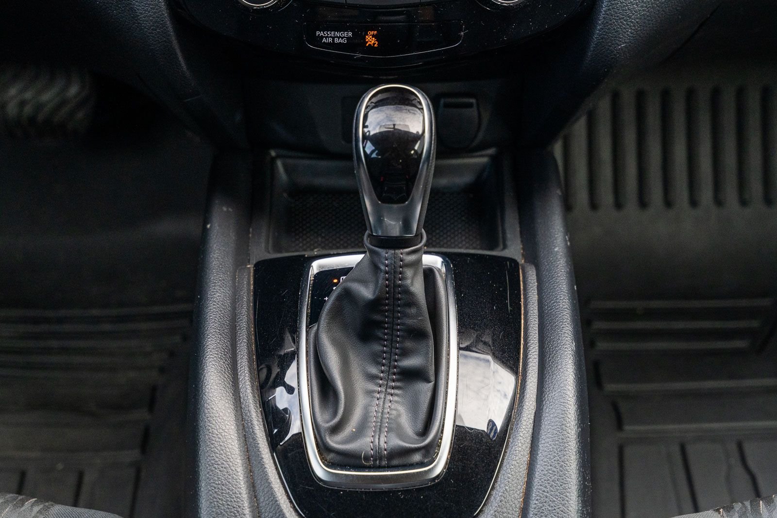 Used 2018 Glacier White Nissan SV image 27
