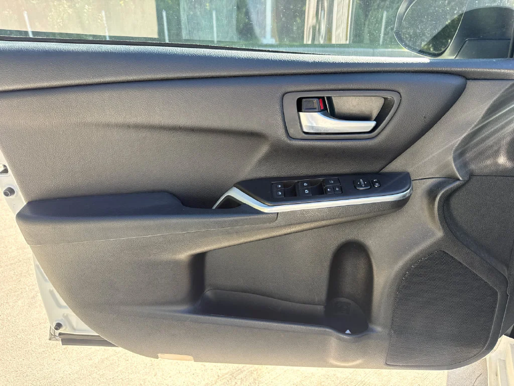 Used 2016 Super White Toyota SE image 13