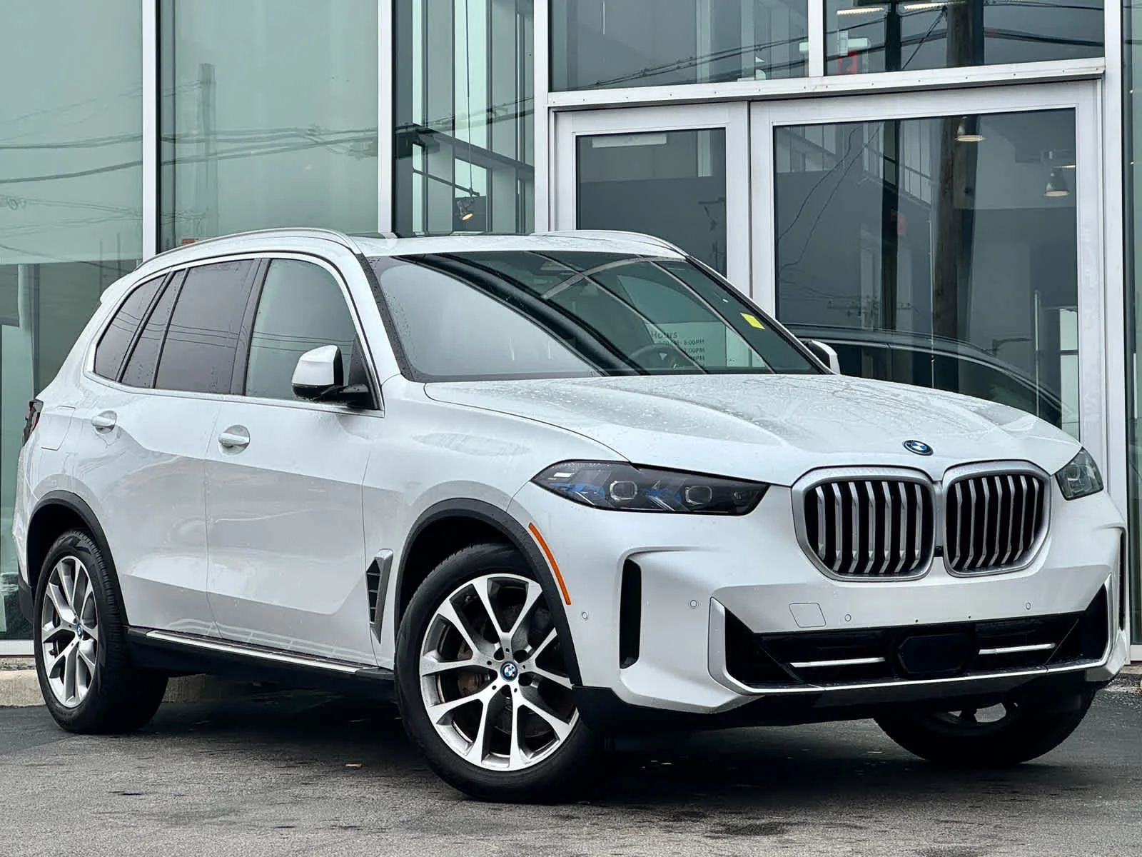2025 BMW X5 xDrive50e's photo