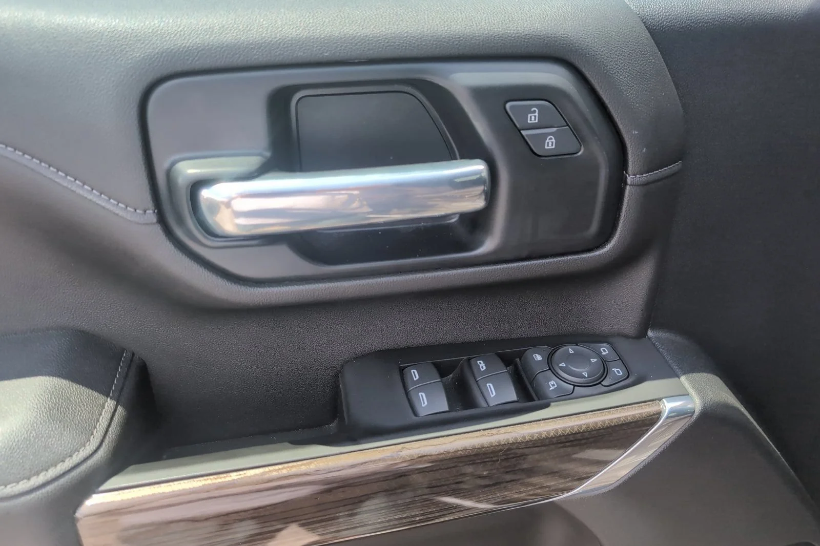 Used 2022 GREENSTONE METALLIC Chevrolet LT image 12