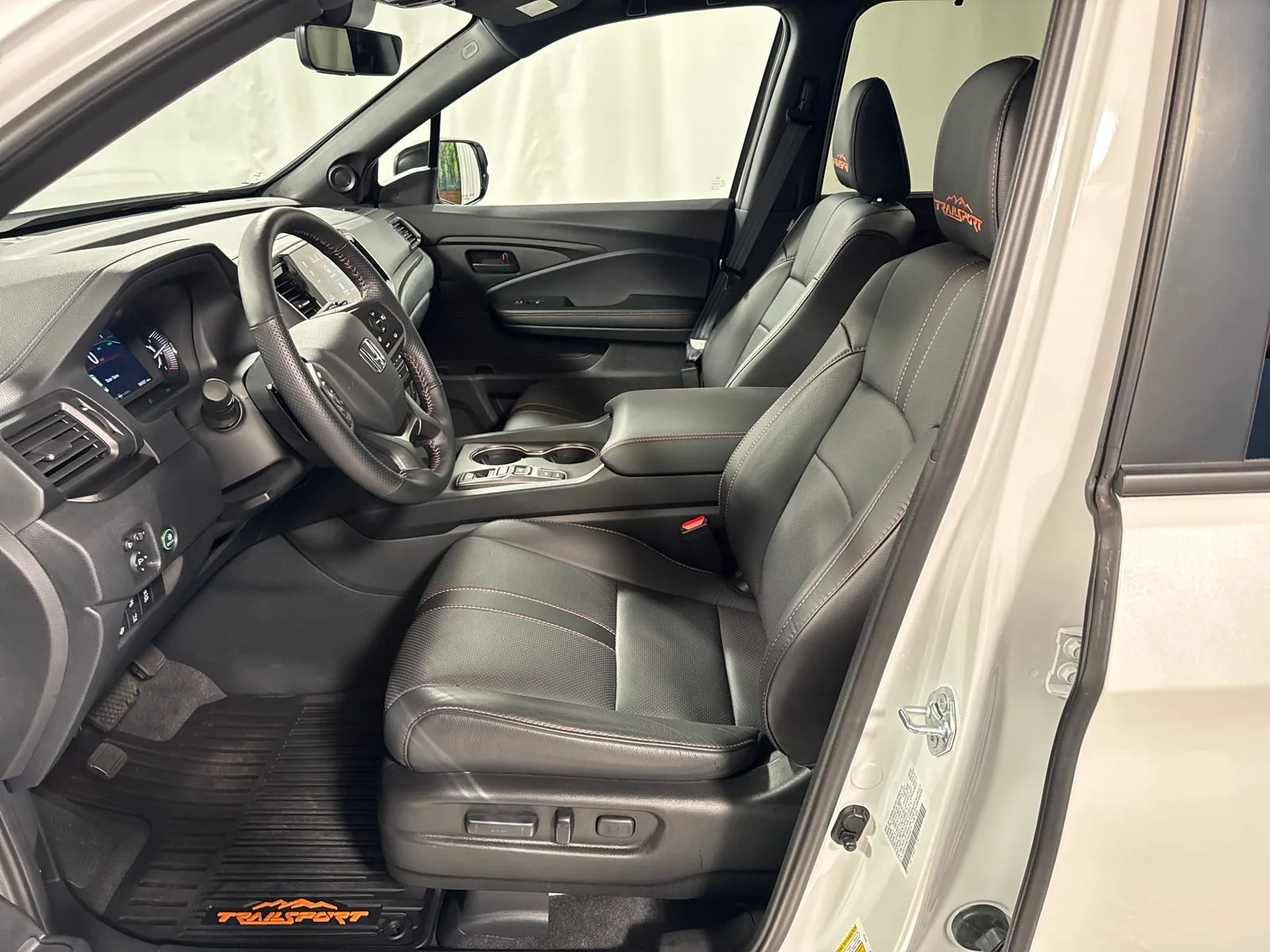 2025 Honda Passport TrailSport - Photo 28