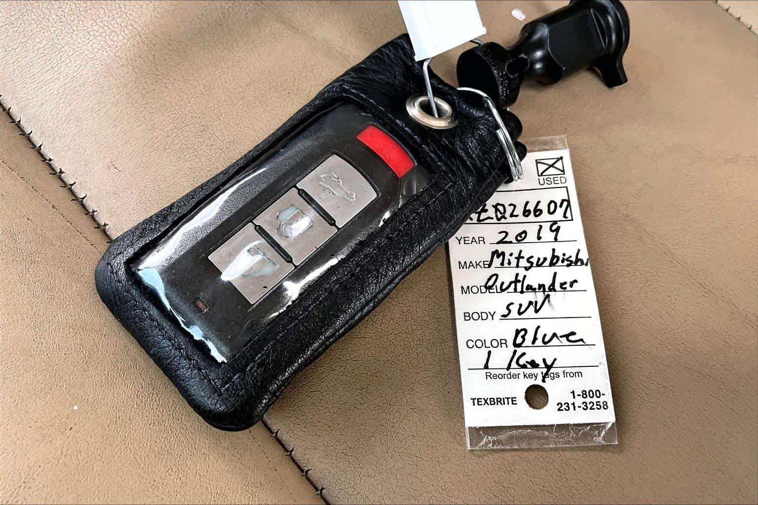 Used 2019 Cosmic Blue Metallic Mitsubishi SEL image 15