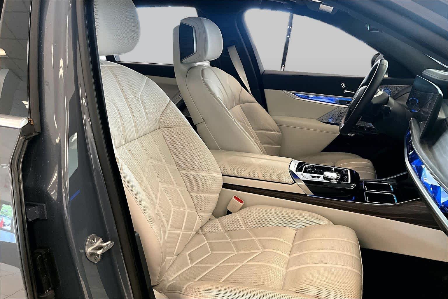 Used 2024 Sparkling Copper Metallic BMW xDrive60 image 8