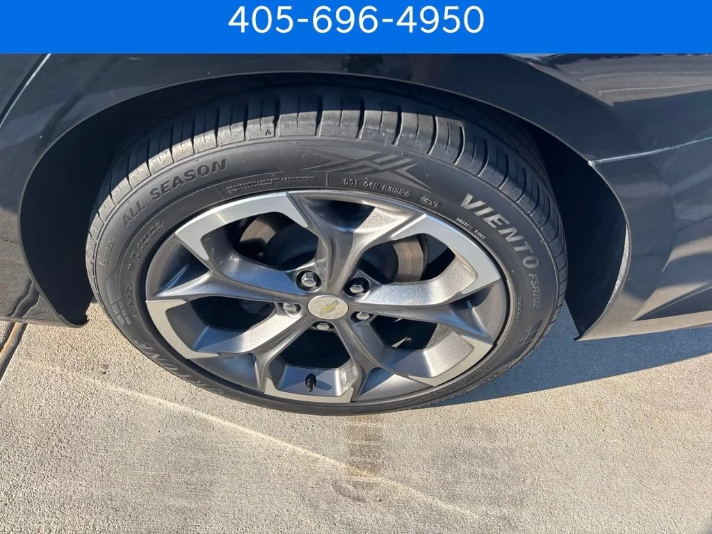 Pre-Owned 2021 Chevrolet Malibu LT