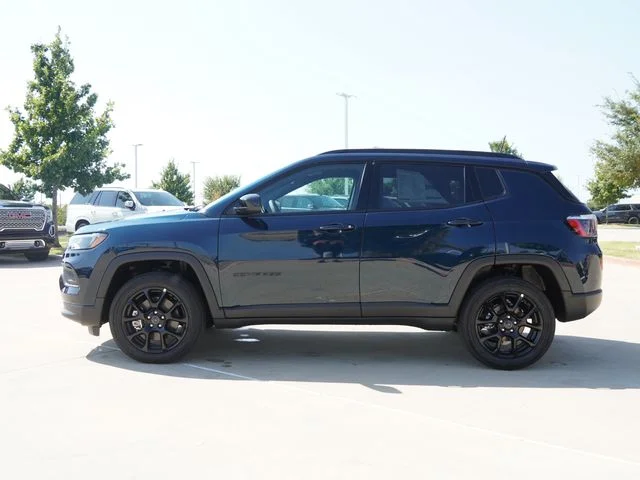 New 2026 Fathom Blue Pearl-Coat Exterior Paint Jeep Latitude image 3