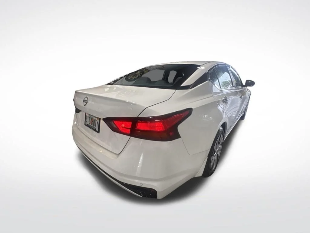 Used 2023 White Nissan 2.5 S image 12