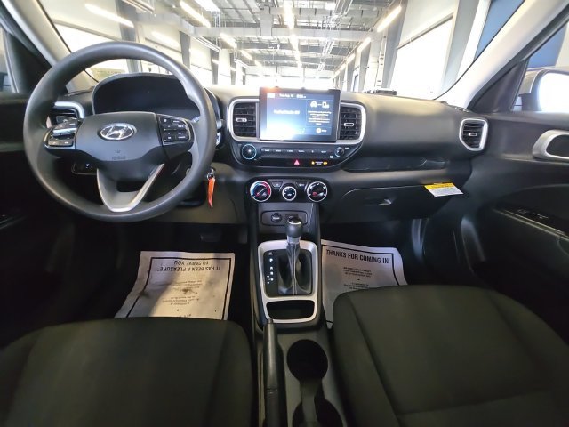 Used 2020 Silver Hyundai SE image 21