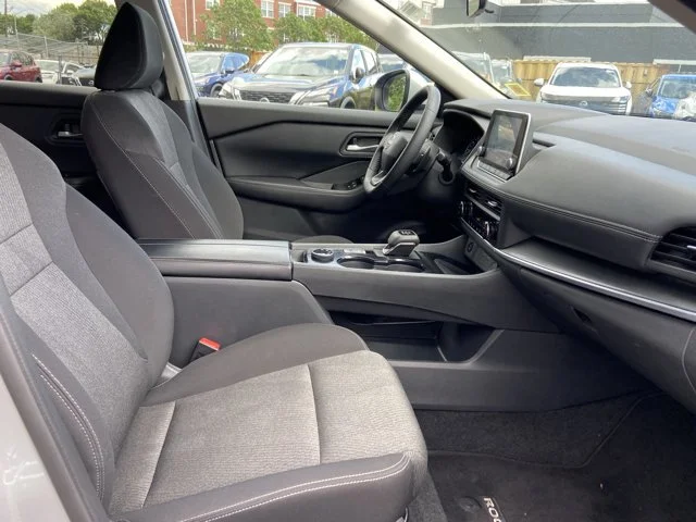 2025 Nissan Rogue SV - Photo 26