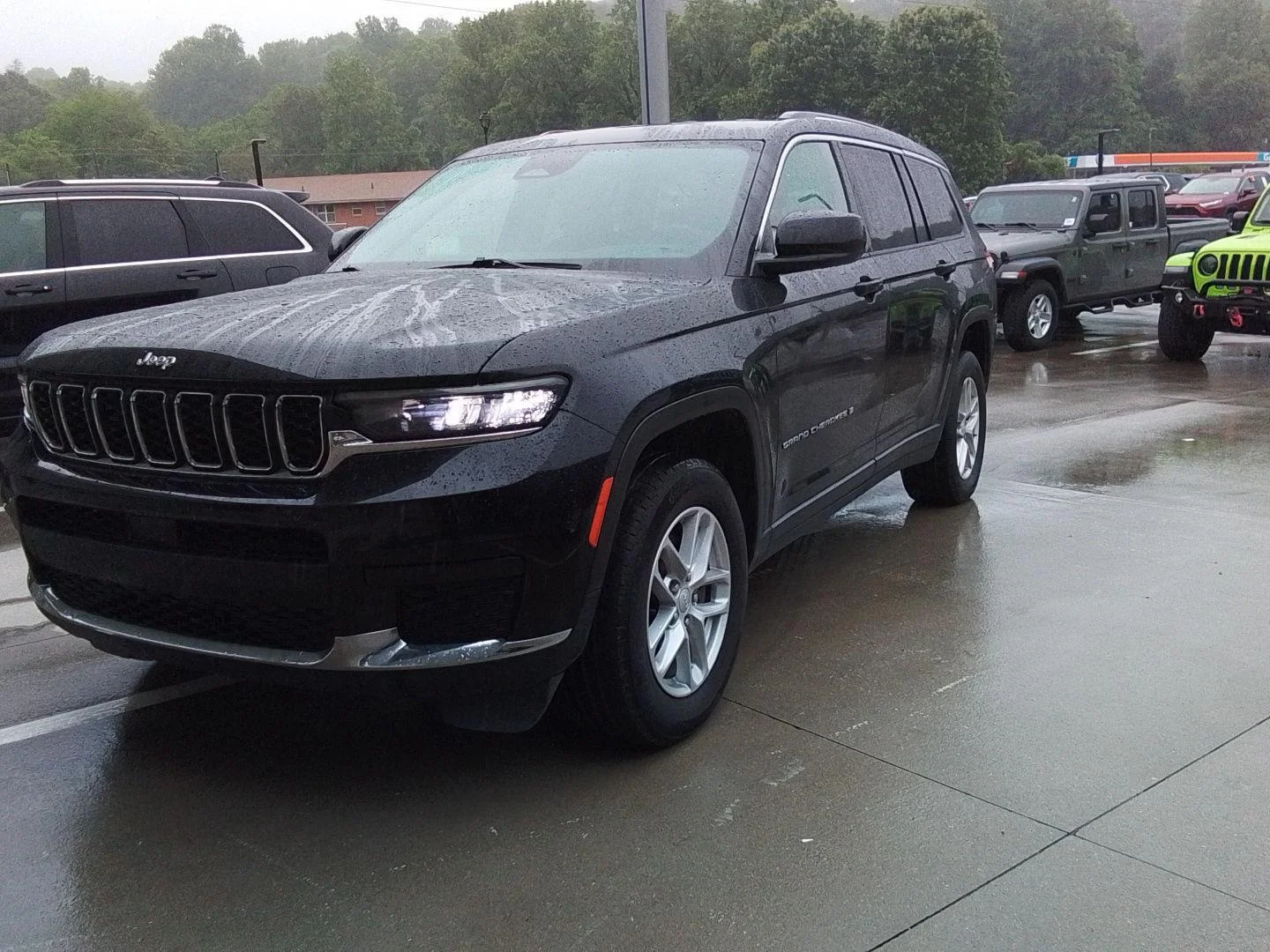 2023 Jeep Grand Cherokee L Laredo's photo