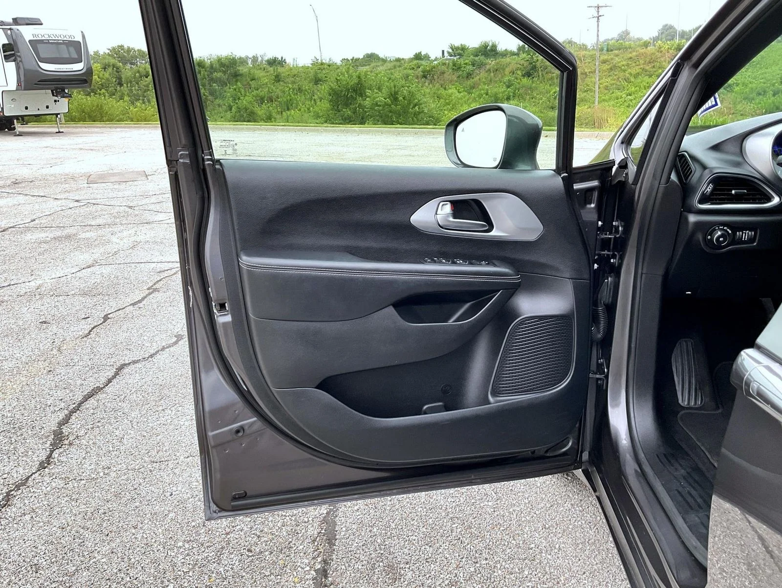 Used 2019 Gray Chrysler Touring Plus image 9