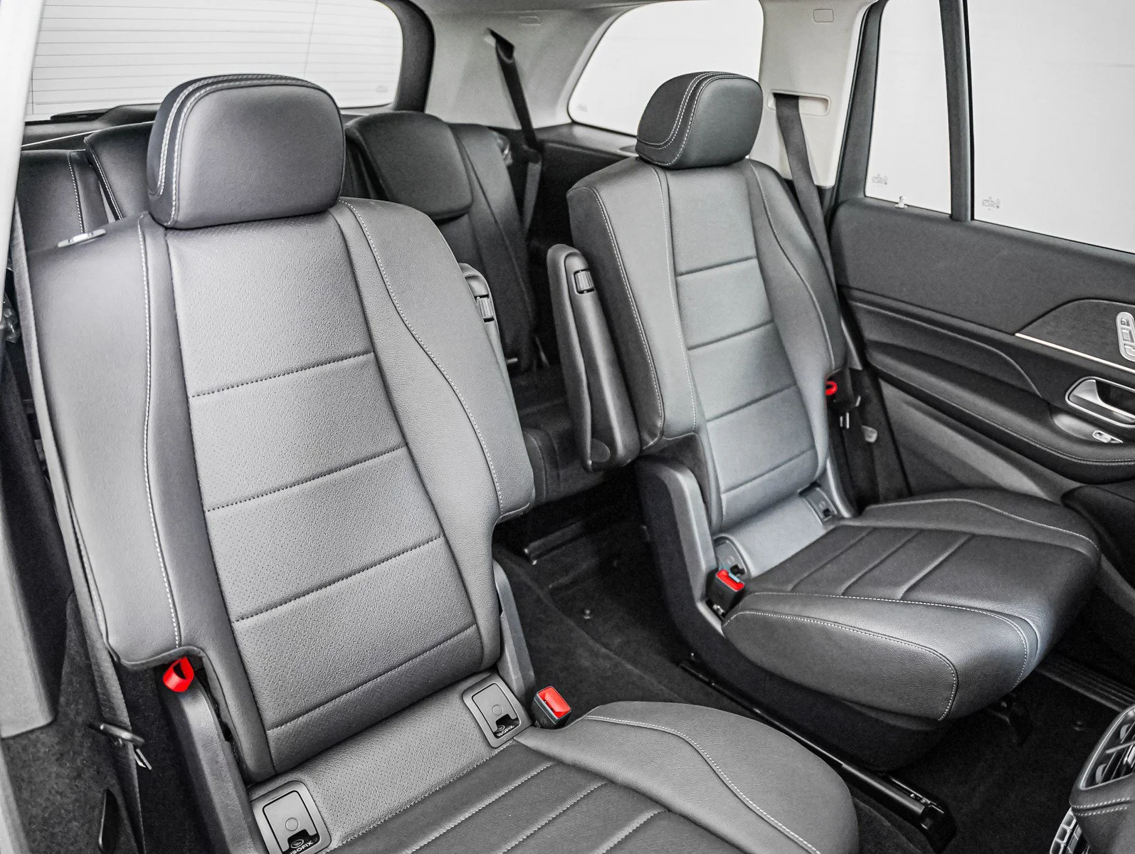New 2026 Black Mercedes-Benz 4MATIC® image 10