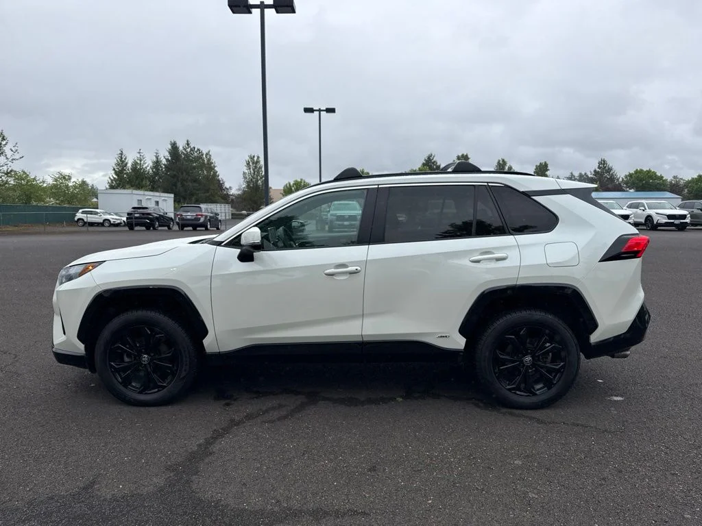 Used 2022 Blizzard Pearl Toyota SE image 4