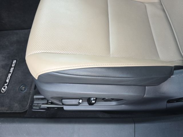 2019 Lexus ES 350 - Photo 14