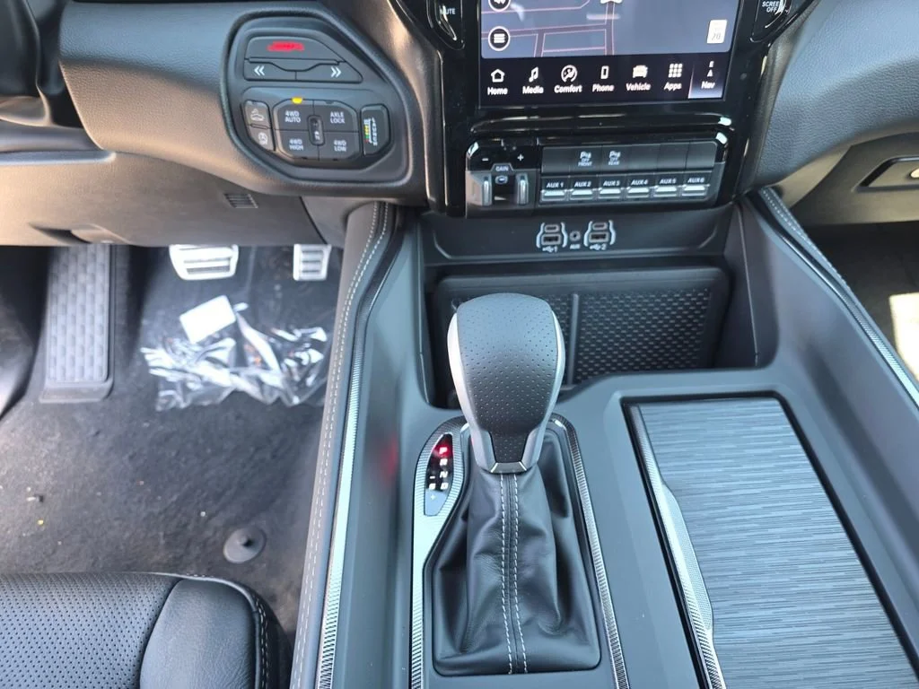 New 2026 Diamond Black Crystal Pearl-Coat Exterior Paint RAM RHO image 15