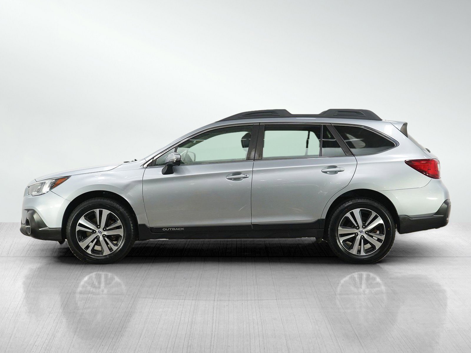Used 2019 Subaru Outback Limited with VIN 4S4BSAJC6K3268579 for sale in South Saint Paul, Minnesota