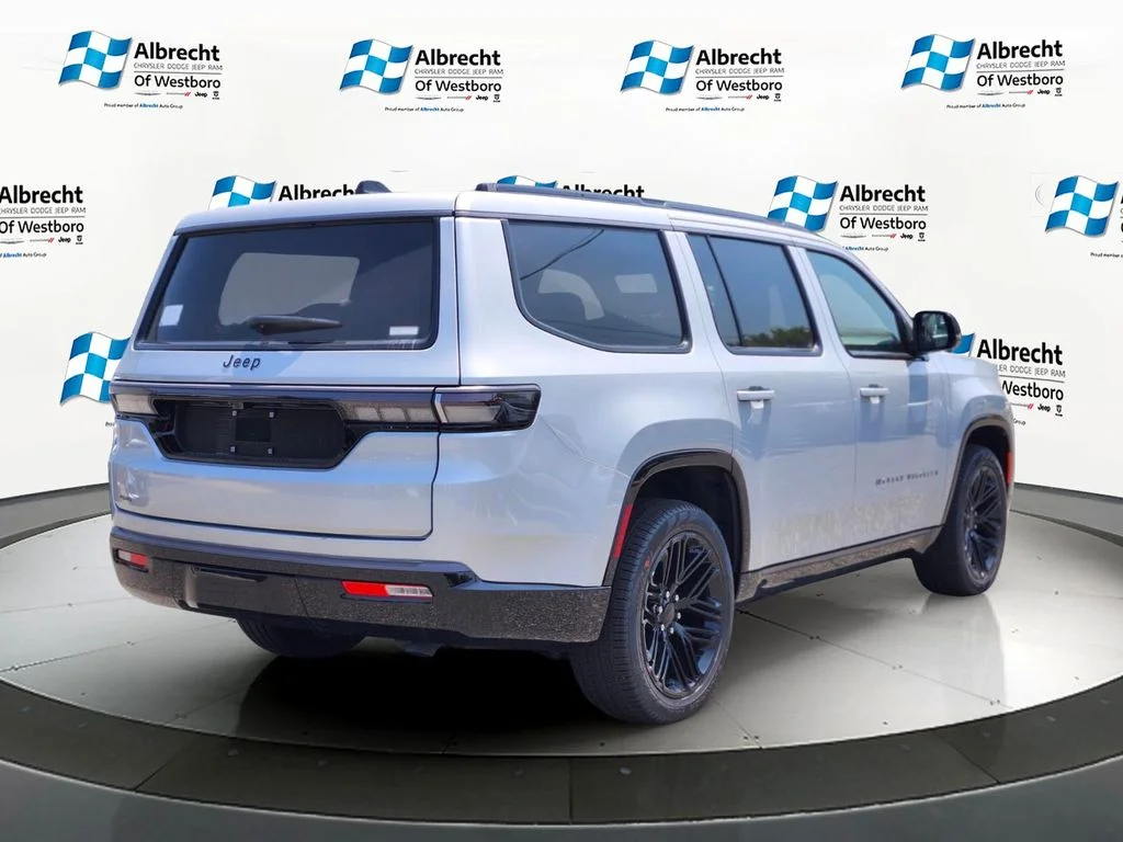 New 2026 Silver-Zynith Exterior Paint Jeep Limited Reserve image 5