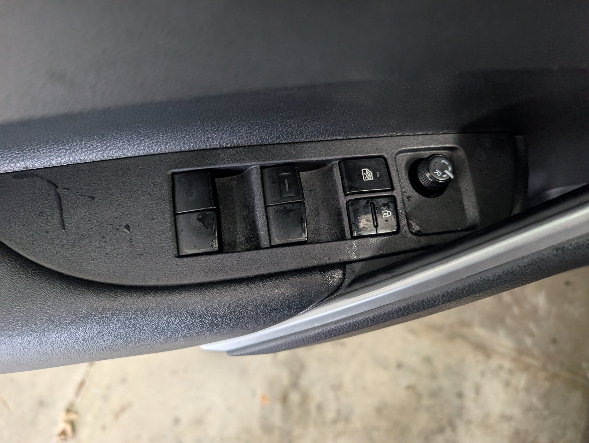 Used 2023 Black Toyota Hybrid SE image 19