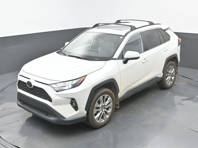Used 2024 Wind Chill Pearl Toyota XLE Premium image 16