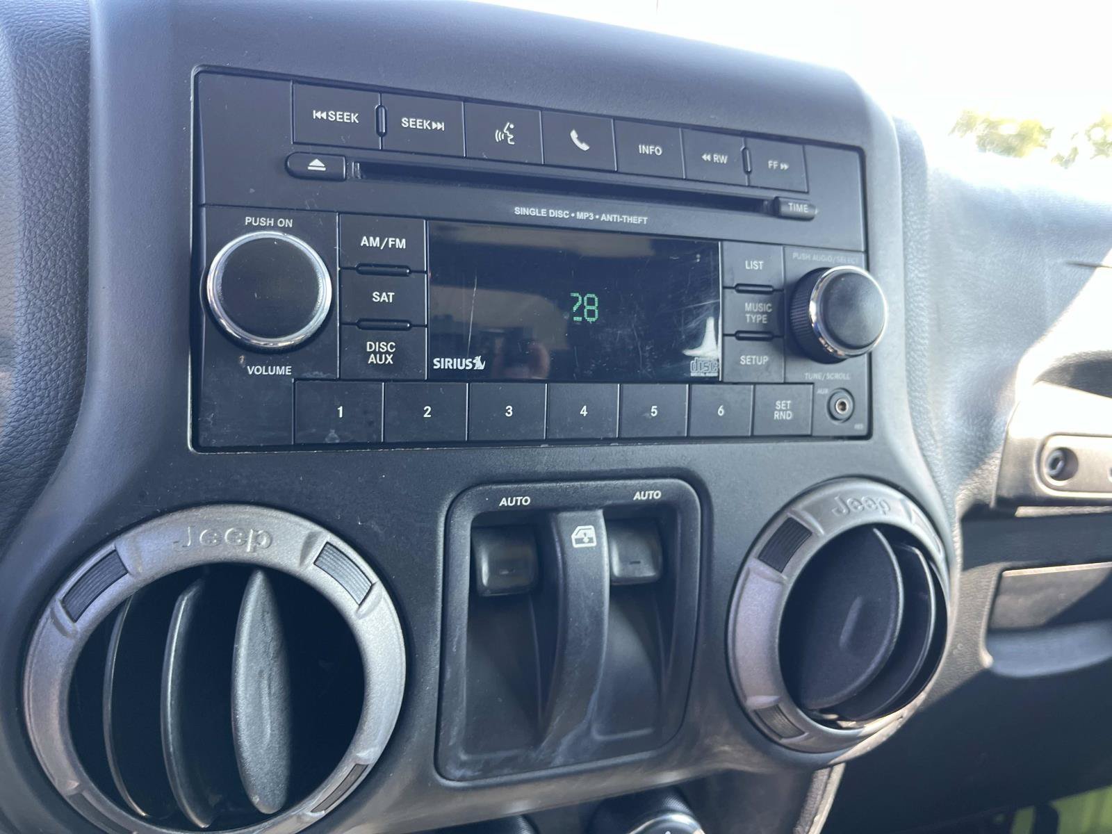 Used 2017 Hypergreen Clearcoat Jeep Sport image 14